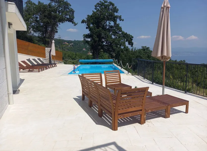 Nova Mediteranska Kuća s Bazenom i Pogledom na More – slika 4