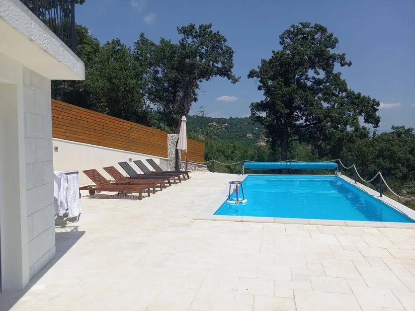 Nova Mediteranska Kuća s Bazenom i Pogledom na More – slika 5