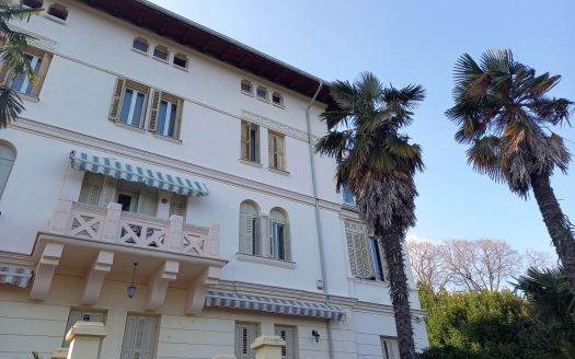 Wohnung in einer historischen Villa in erster Reihe zum Meer in Opatija